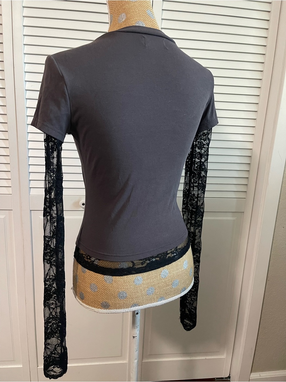 EDIKTED Layered Lace Long Sleeve T-Shirt Black Lace Gray Top Sz S - Picture 6 of 11